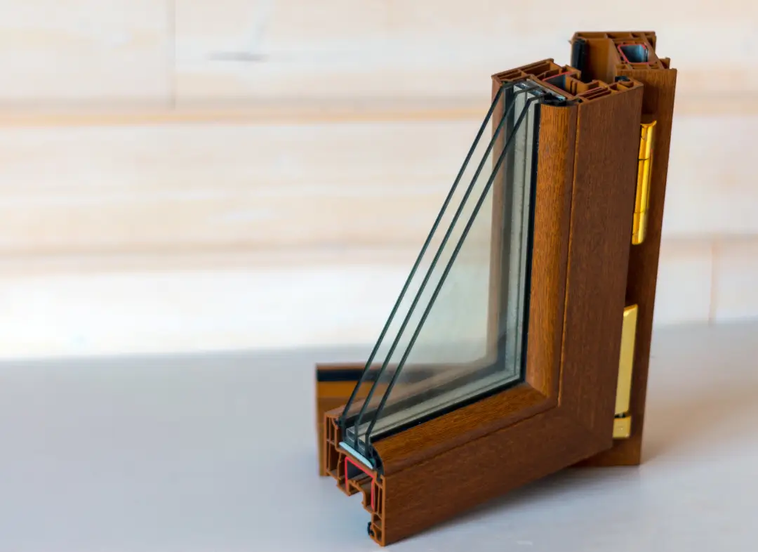 Installation de fenêtre en bois sur mesure Rives de l'Yon